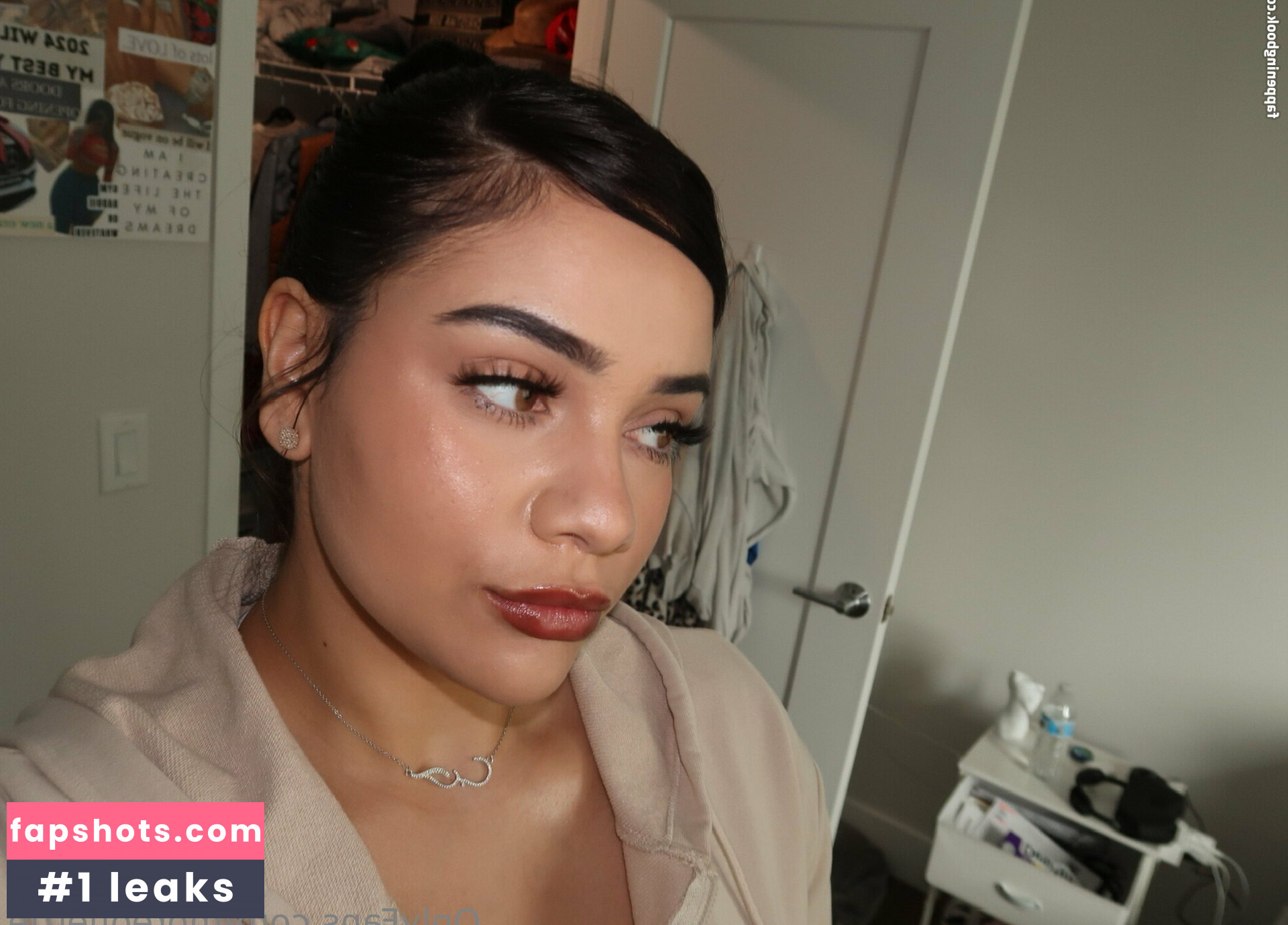 moreoflettie gallery photo #10