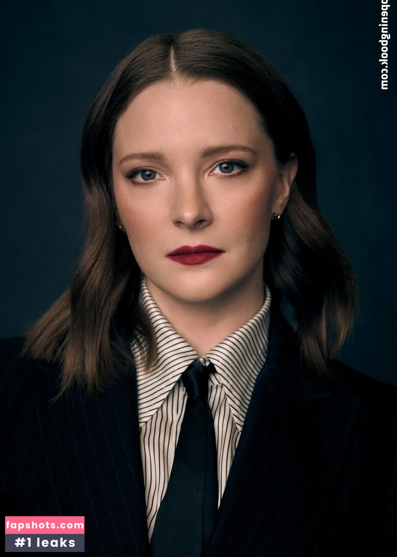 Morfydd Clark gallery photo #15