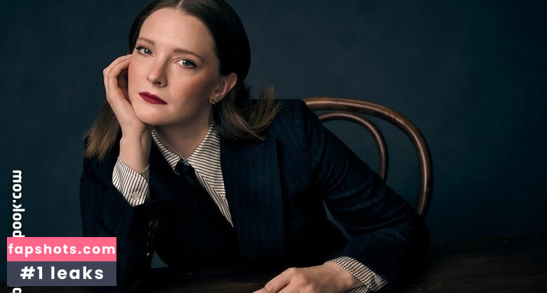 Morfydd Clark gallery photo #16