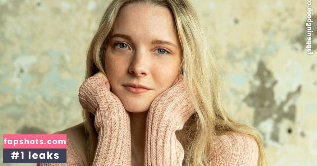 Morfydd Clark gallery photo #4