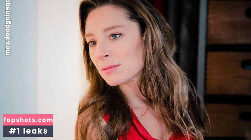 Morfydd Clark gallery photo #54