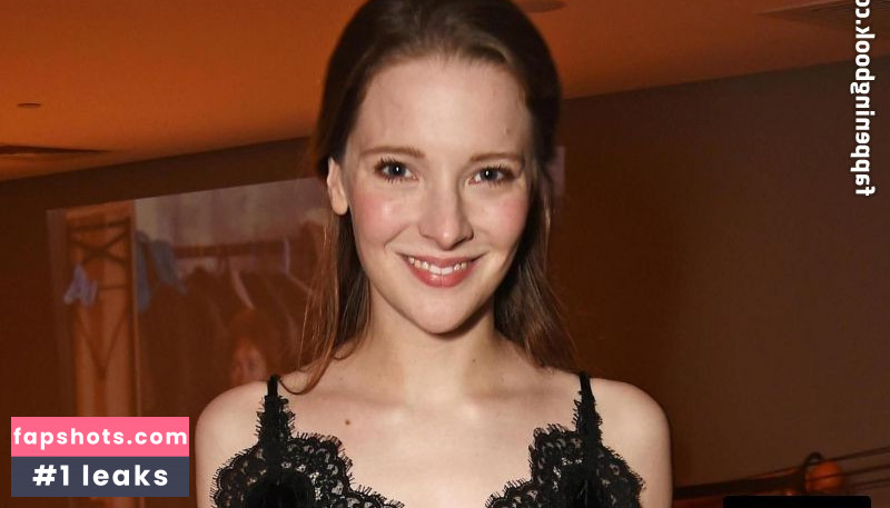 Morfydd Clark gallery photo #57