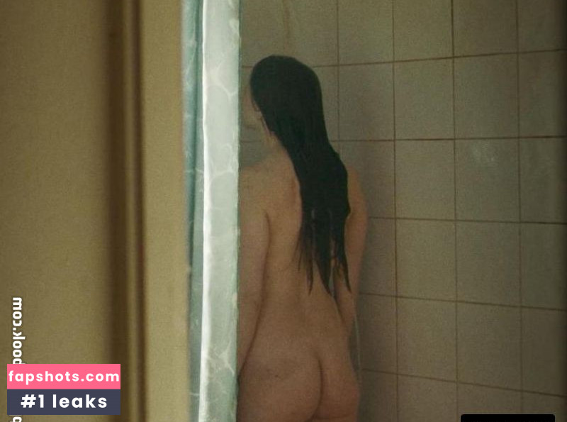 Morfydd Clark gallery photo #60