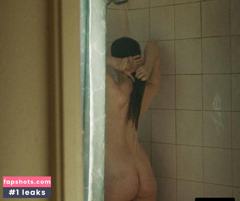 Morfydd Clark gallery photo #62