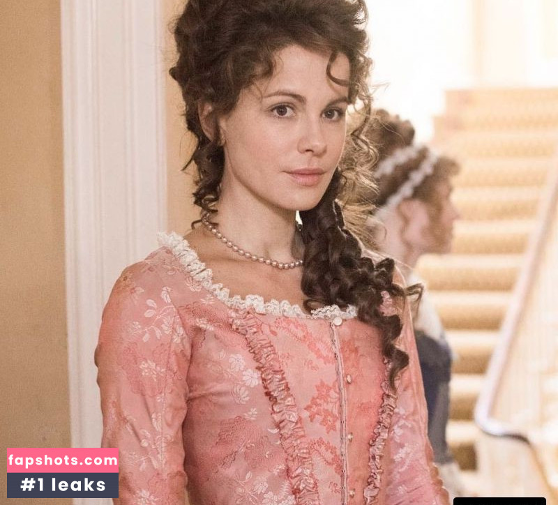 Morfydd Clark gallery photo #66