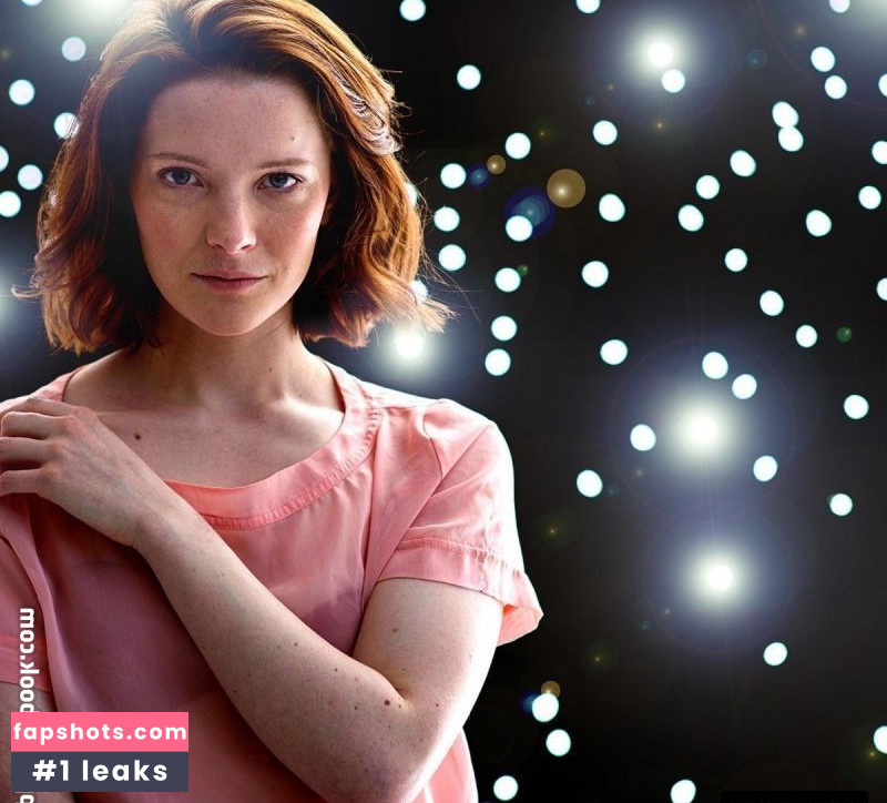 Morfydd Clark gallery photo #67