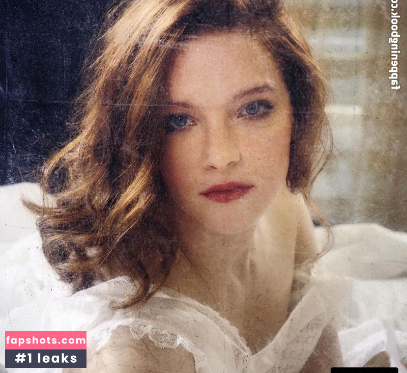 Morfydd Clark gallery photo #78