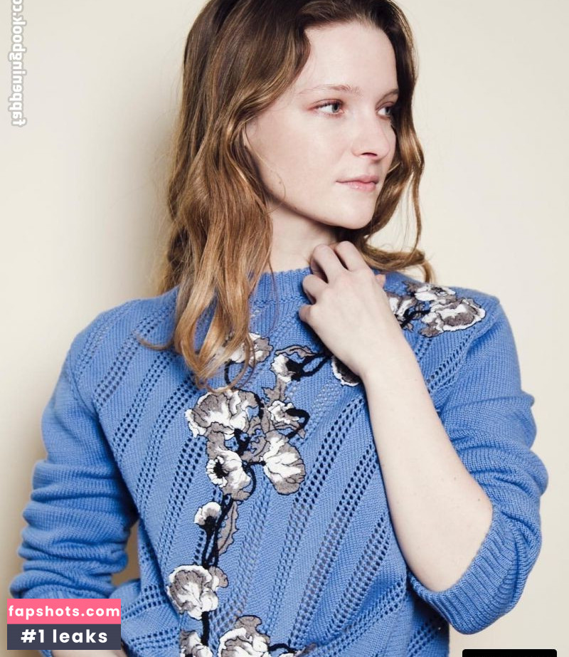 Morfydd Clark gallery photo #81