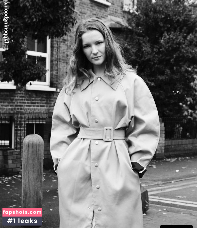 Morfydd Clark gallery photo #82