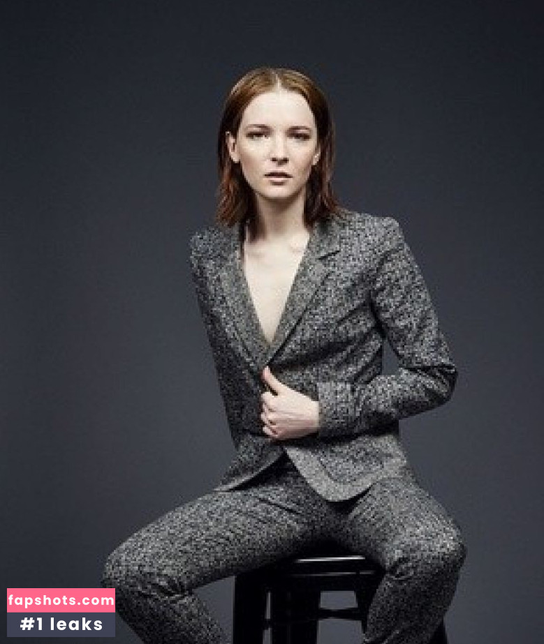 Morfydd Clark gallery photo #84