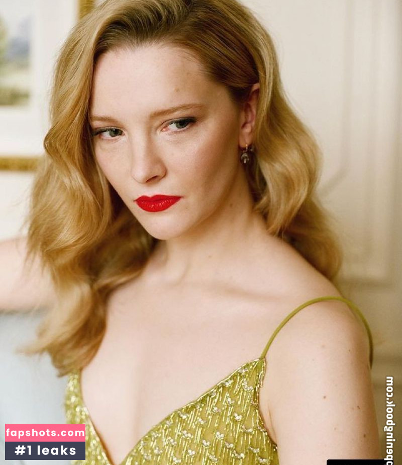 Morfydd Clark gallery photo #88