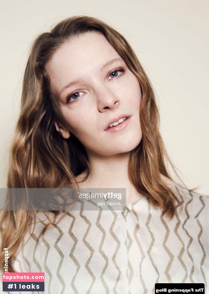 Morfydd Clark gallery photo #93