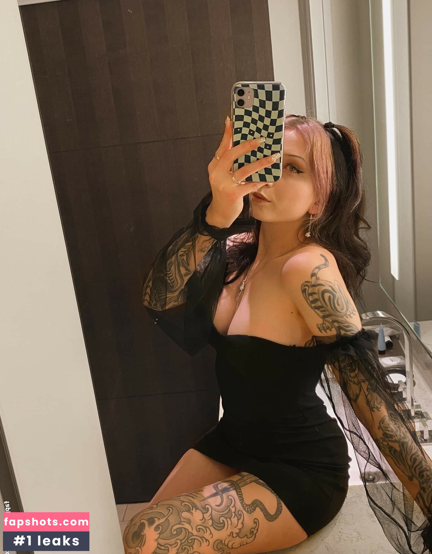 Morgan Adams gallery photo #175