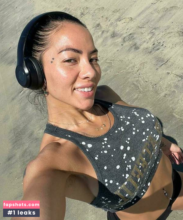 Morgan Lee nude babe gallery