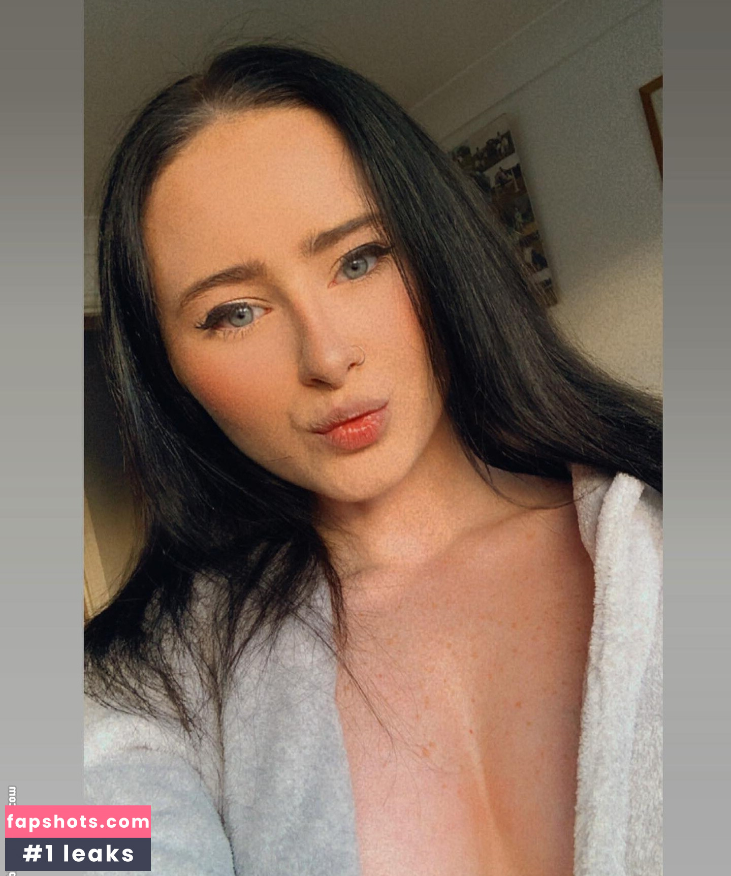 Morgan Owen nude babe gallery