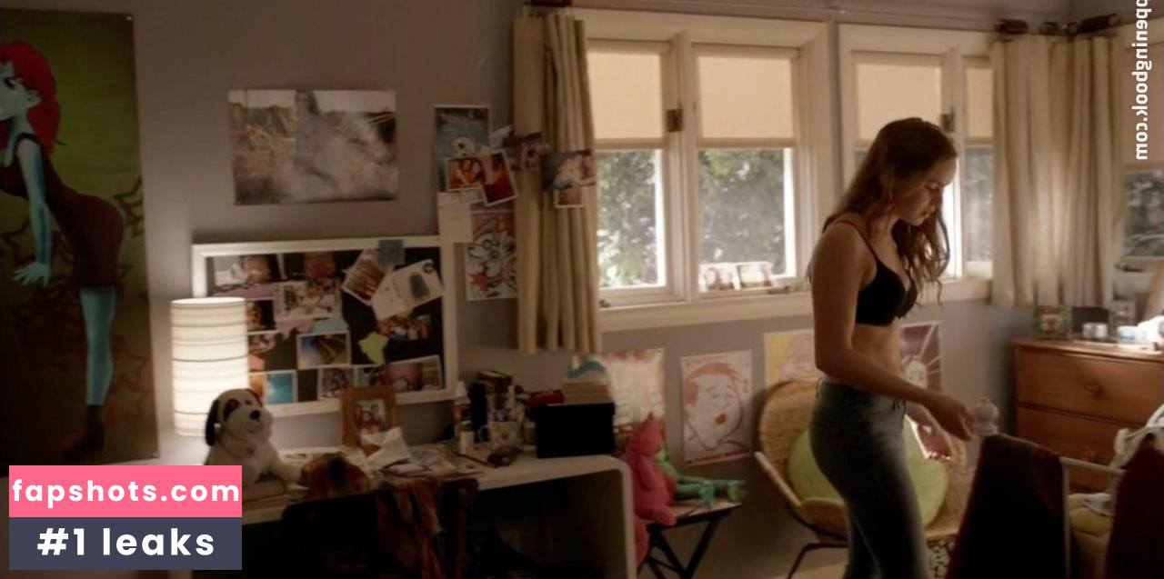 Morgan Saylor gallery photo #36