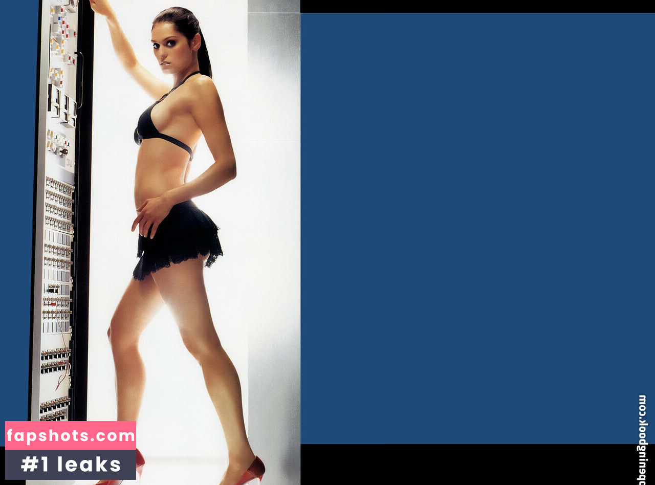 Morgan Webb gallery photo #2