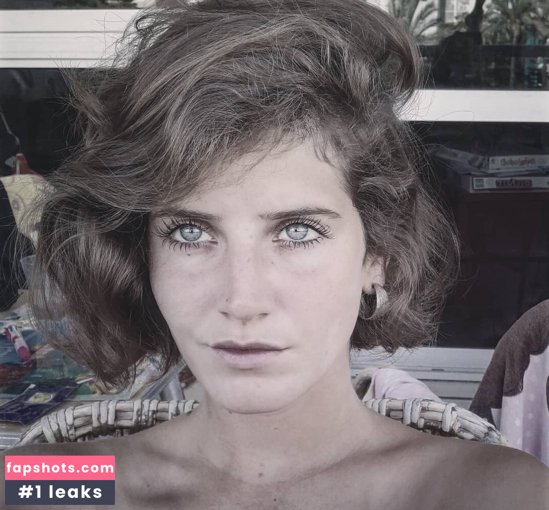 Moria Akons gallery photo #16