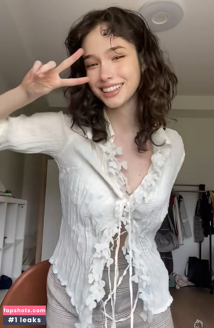 Mothbeb gallery photo #2