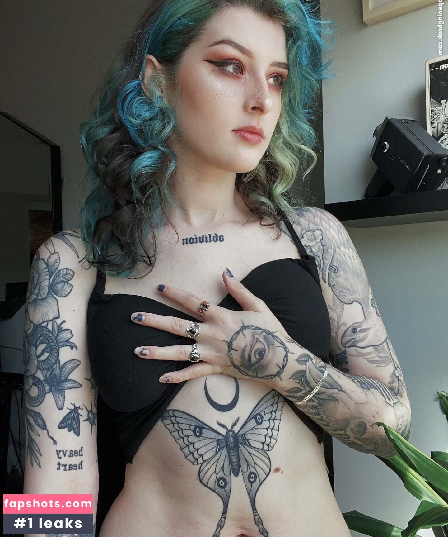 Mothica nude babe gallery