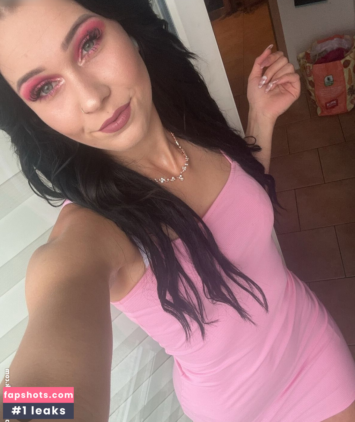 Mrs.Provokant gallery photo #7