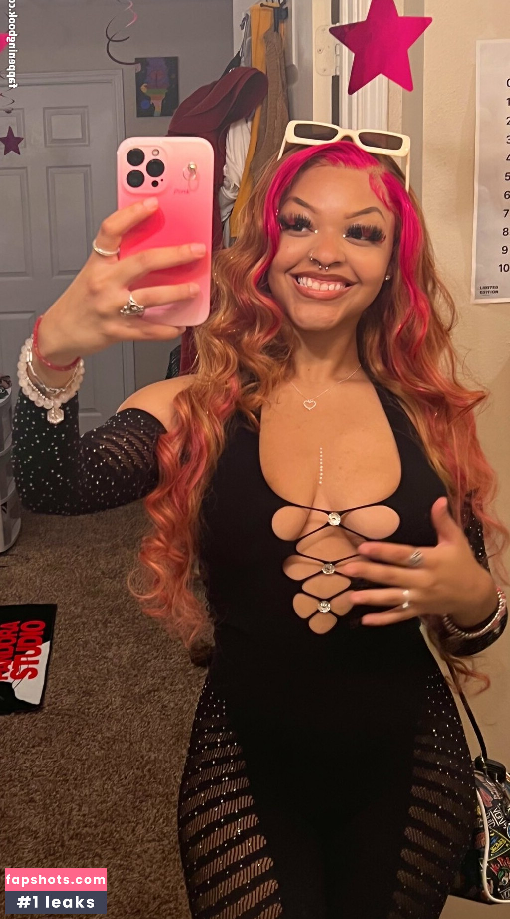 mrs.supersoaker9000 nude babe gallery