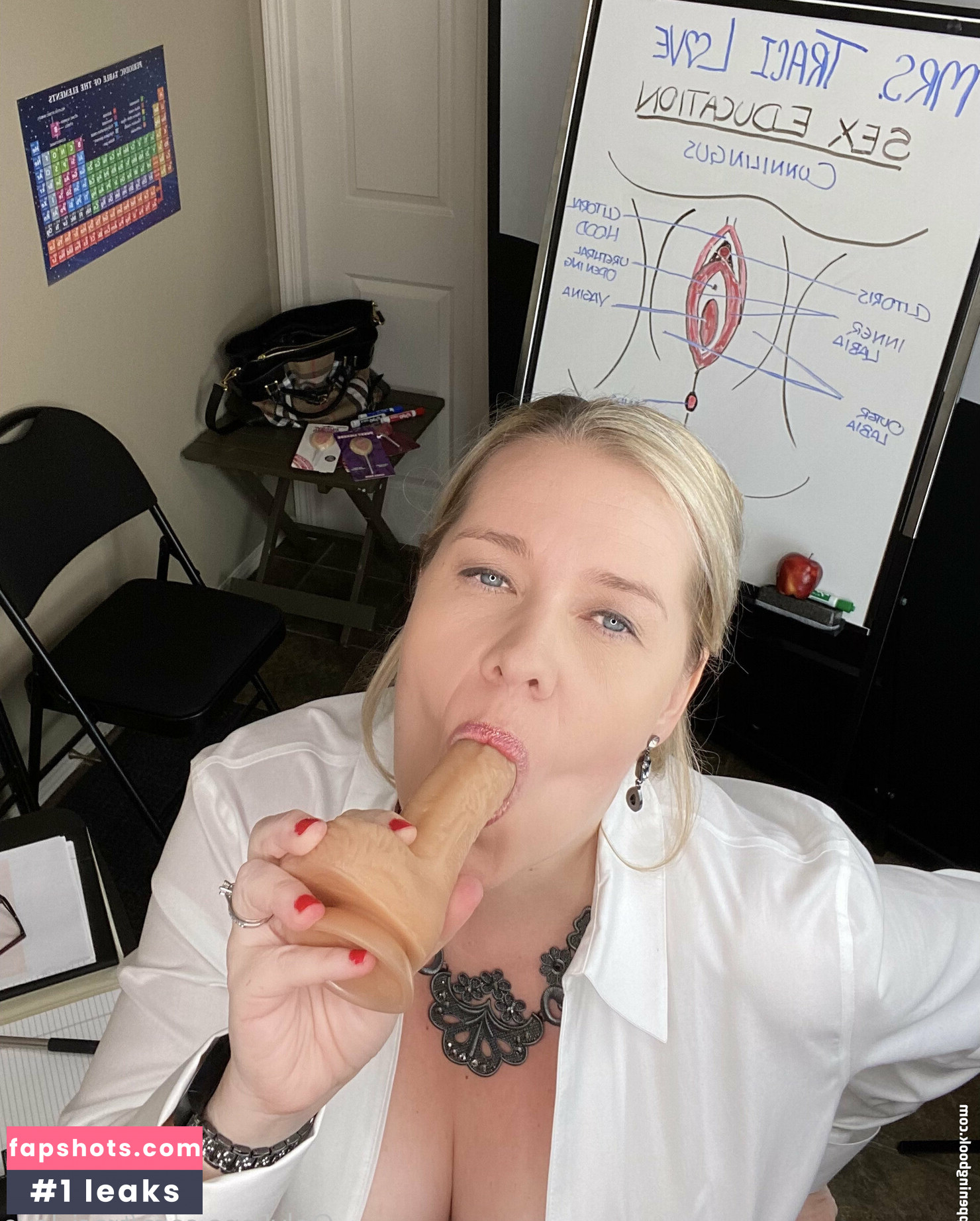 Mrs. Traci Love gallery photo #25