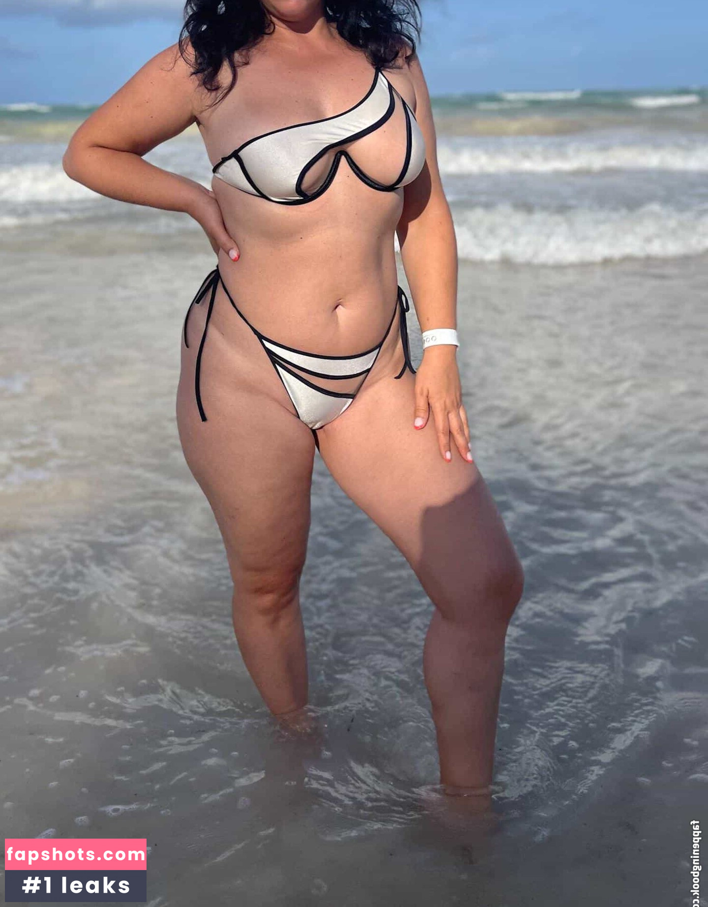 MrsLolaLifestyle gallery photo #2