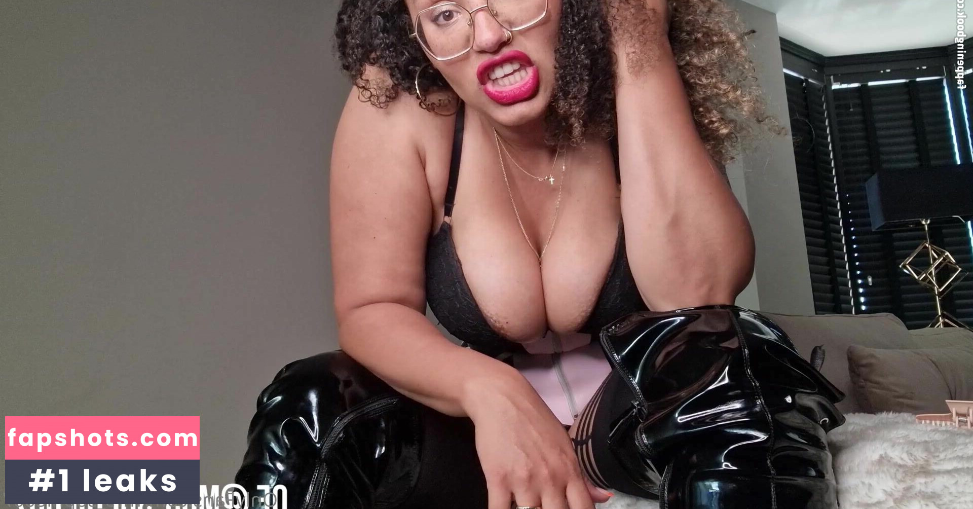 MrsSophie667 gallery photo #7