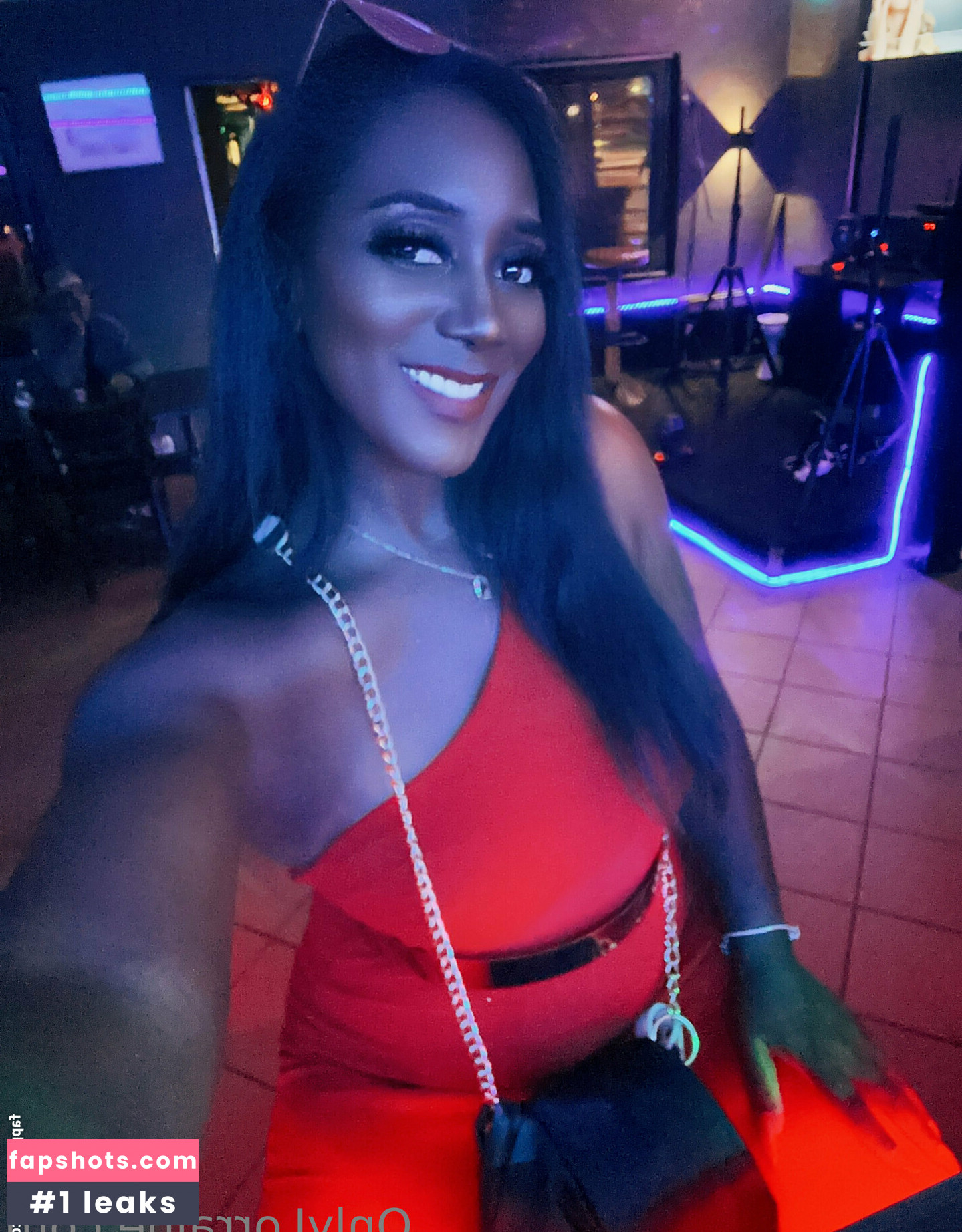 mslorraineldn gallery photo #2