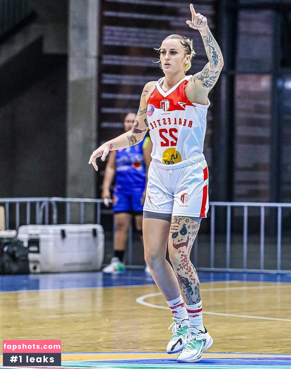 MsTattedbuckets nude babe gallery