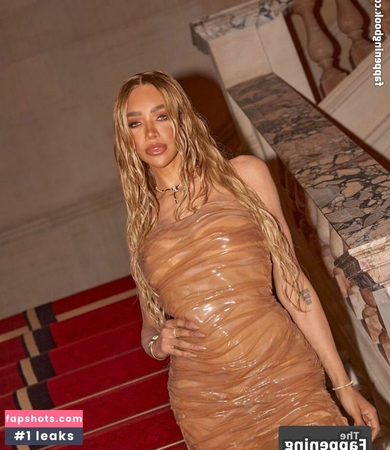 Munroe Bergdorf gallery photo #16