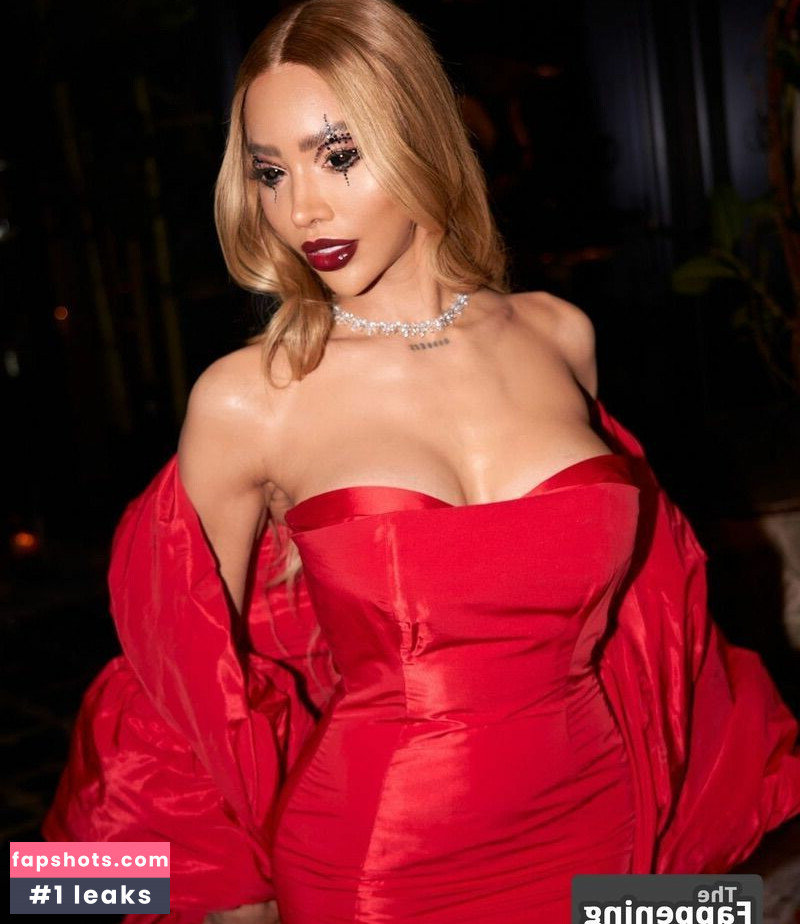Munroe Bergdorf gallery photo #28