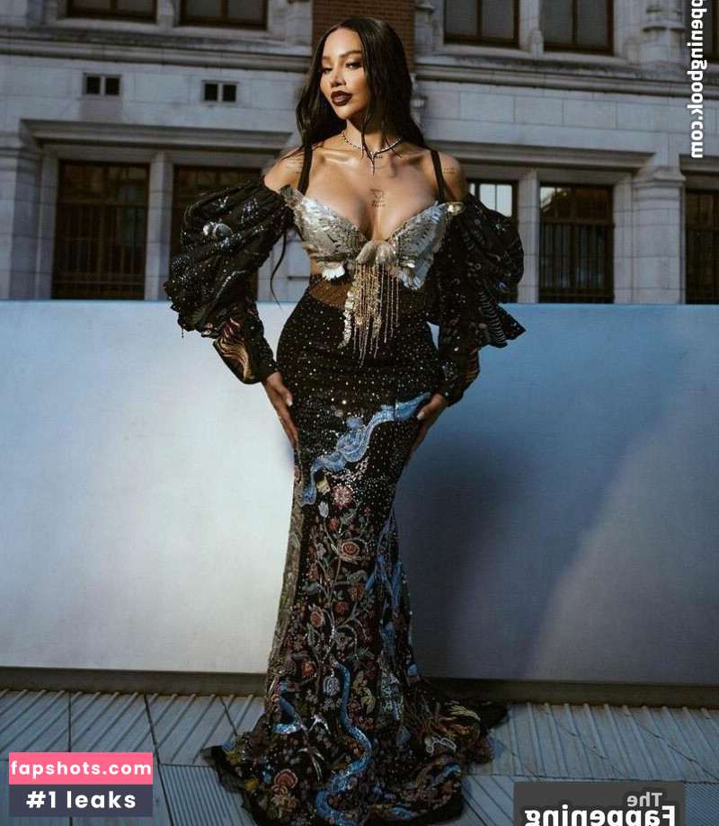 Munroe Bergdorf gallery photo #4