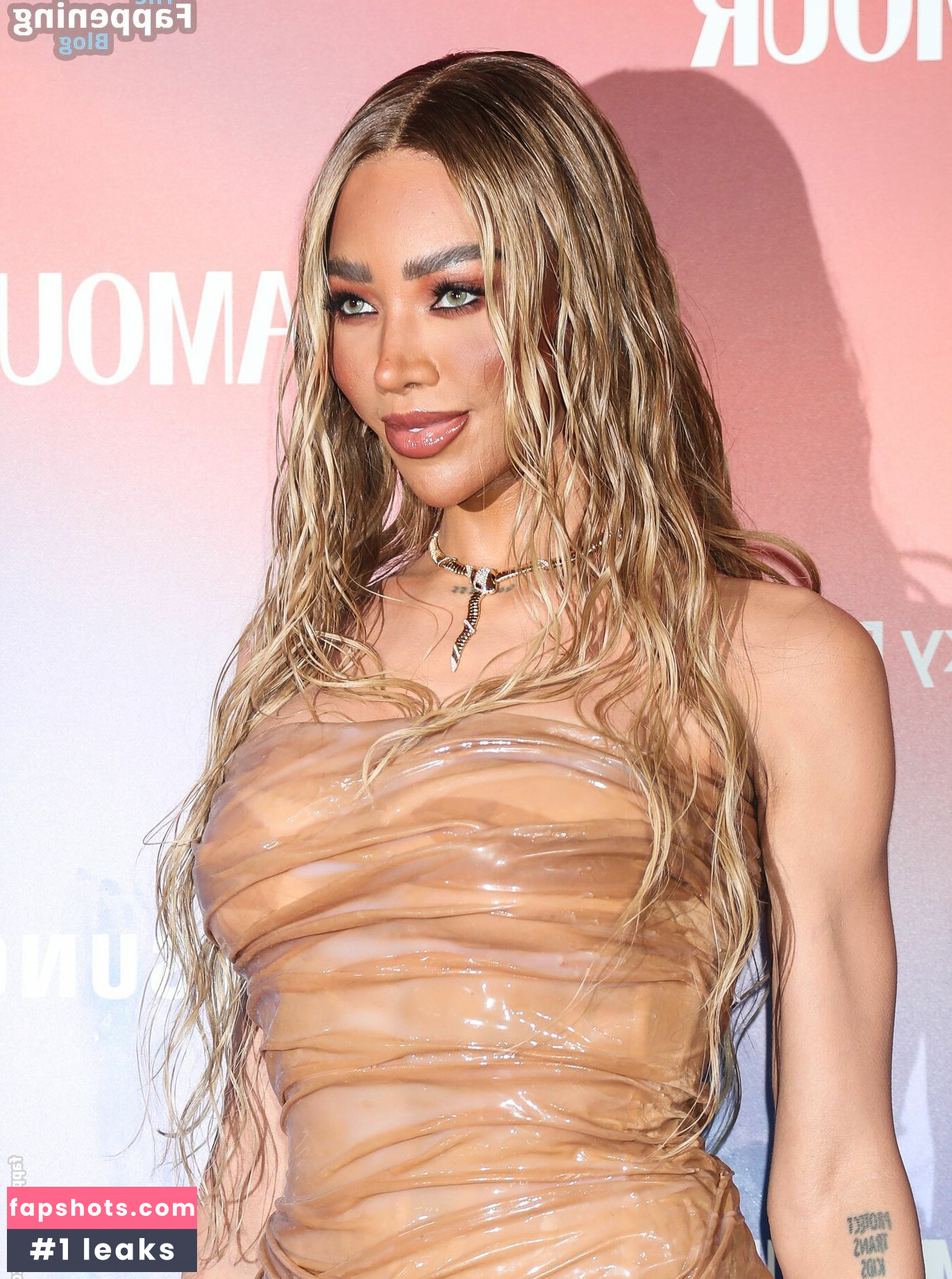 Munroe Bergdorf gallery photo #33