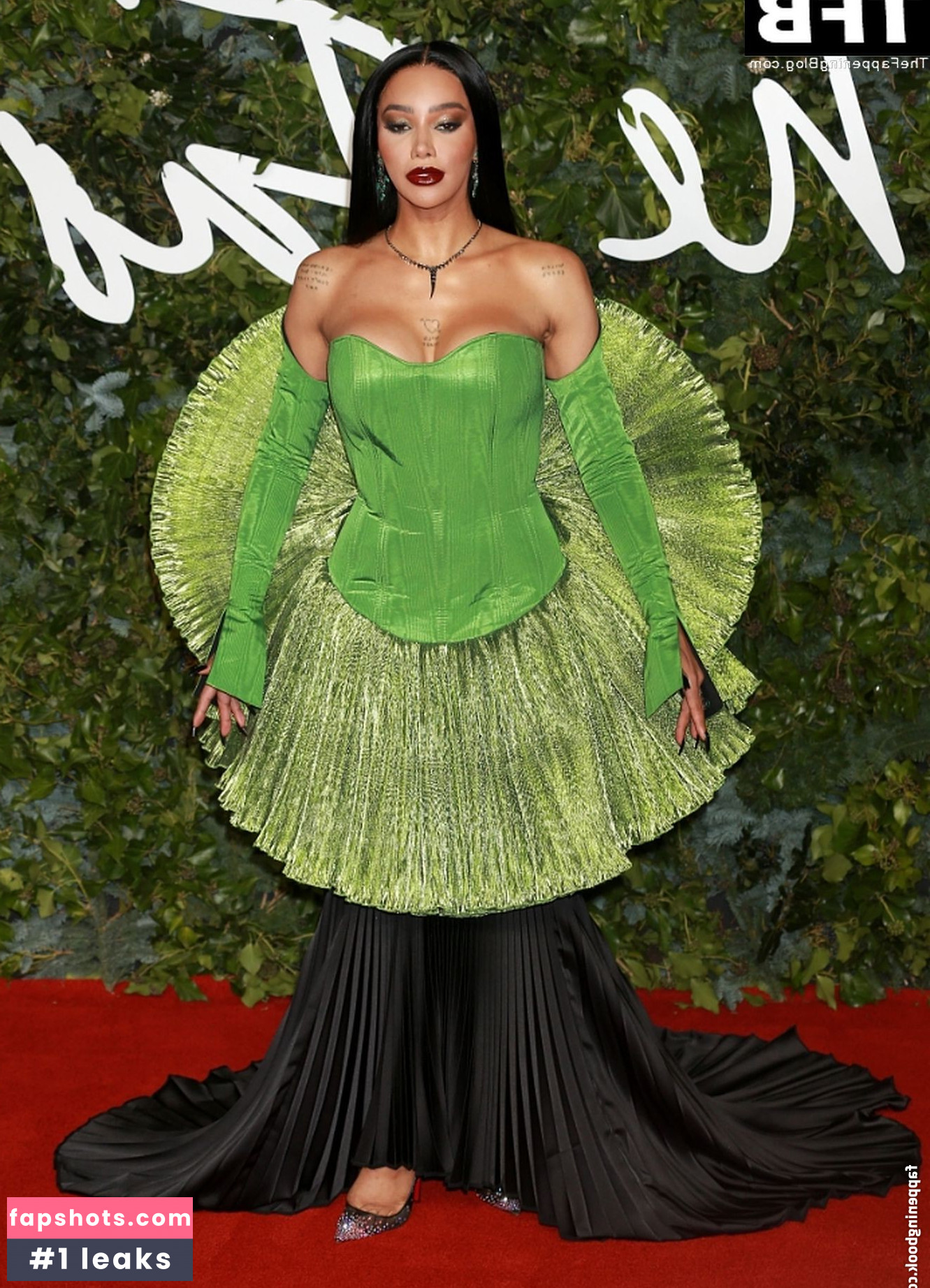 Munroe Bergdorf gallery photo #50