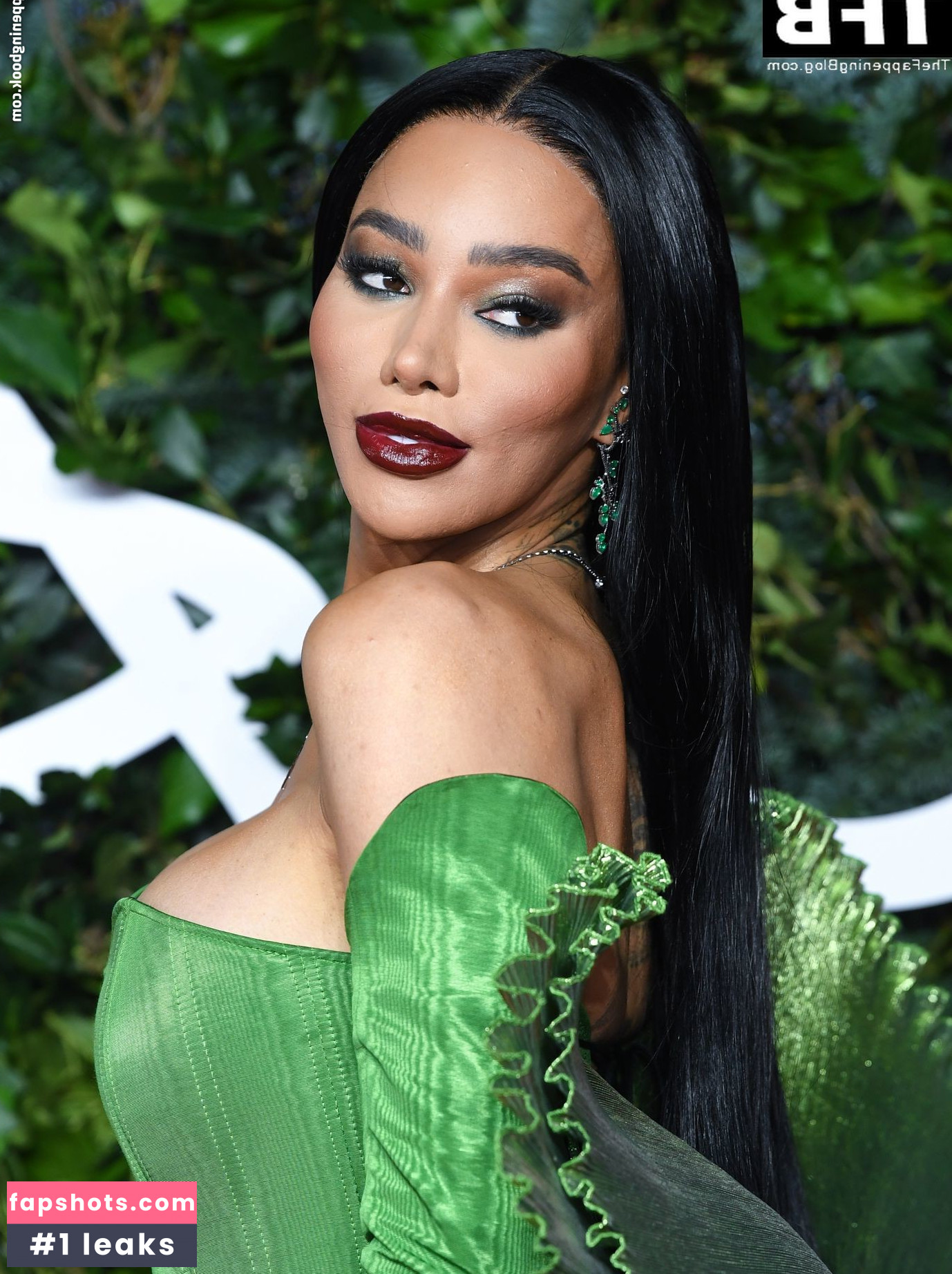 Munroe Bergdorf gallery photo #52