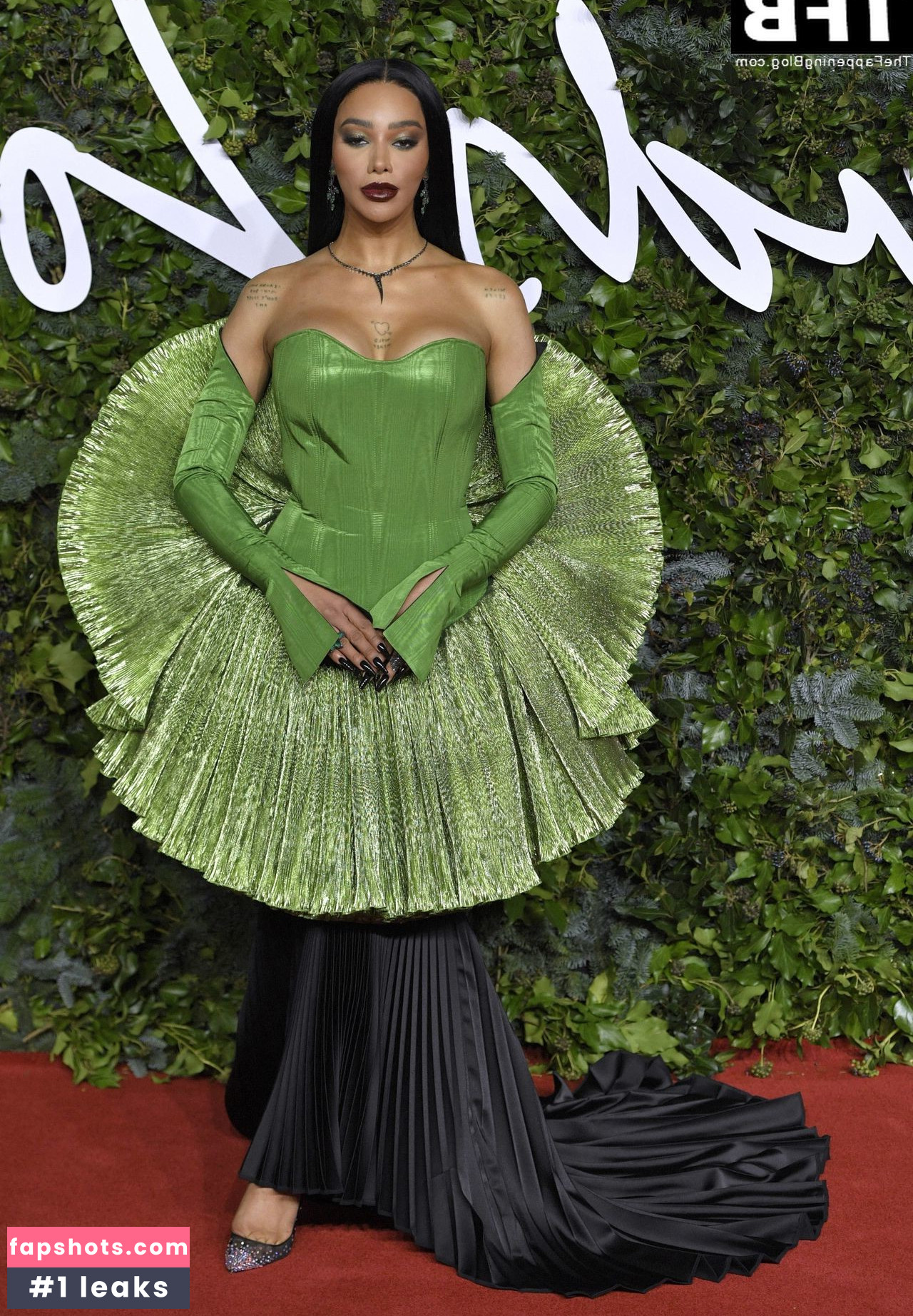 Munroe Bergdorf gallery photo #53