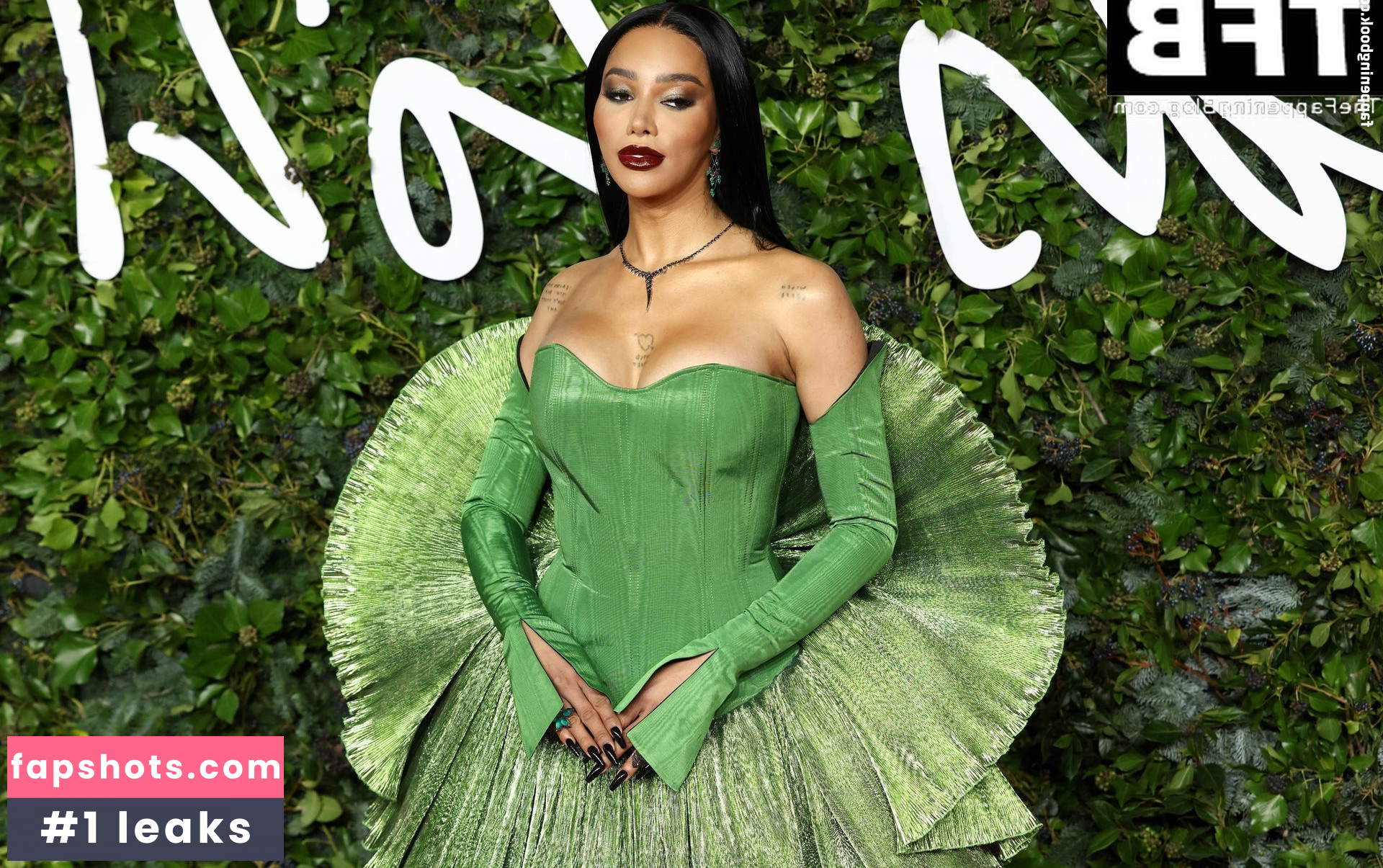 Munroe Bergdorf gallery photo #55