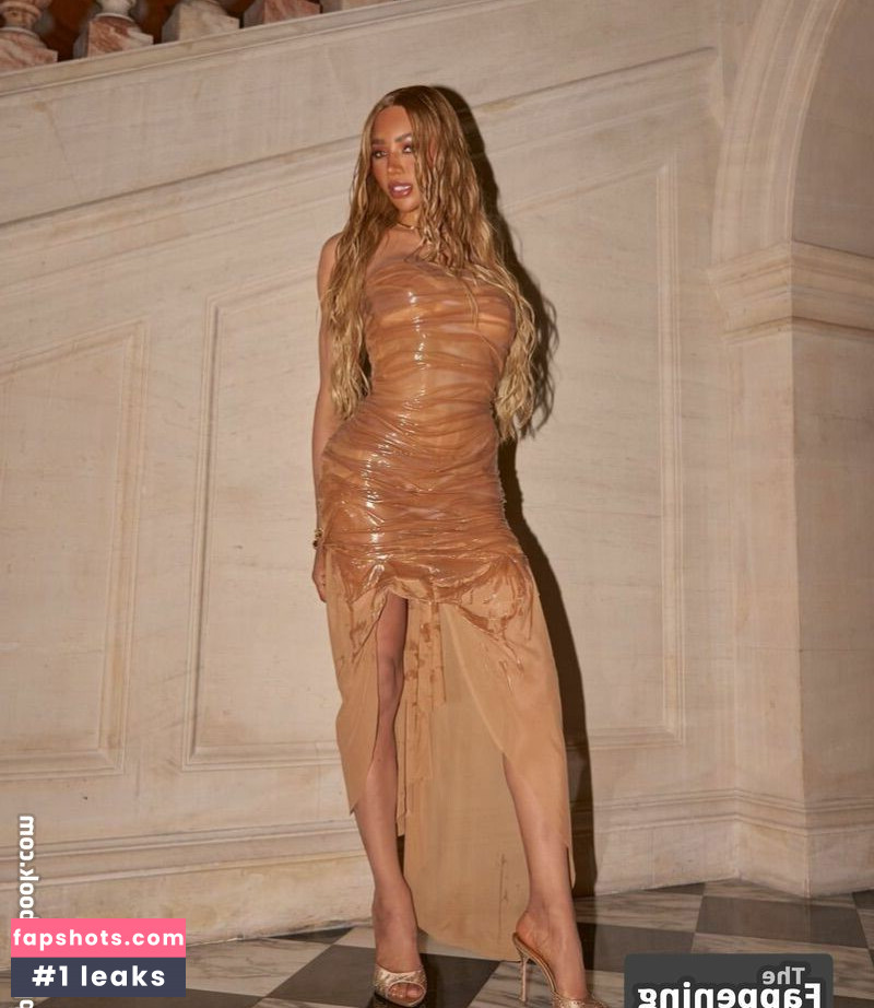 Munroe Bergdorf gallery photo #9