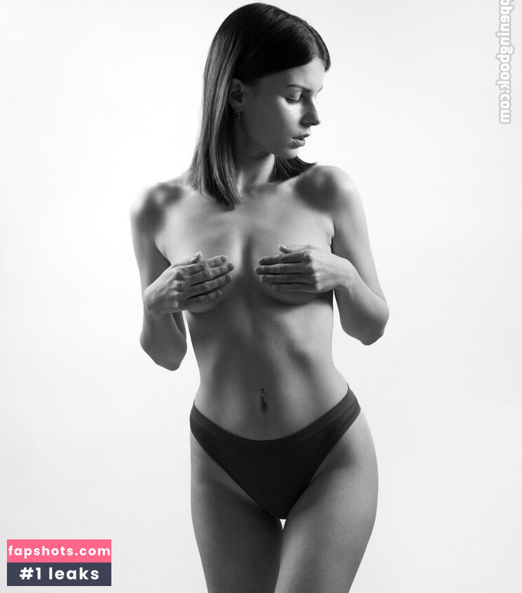 Muriel Melinda gallery photo #13