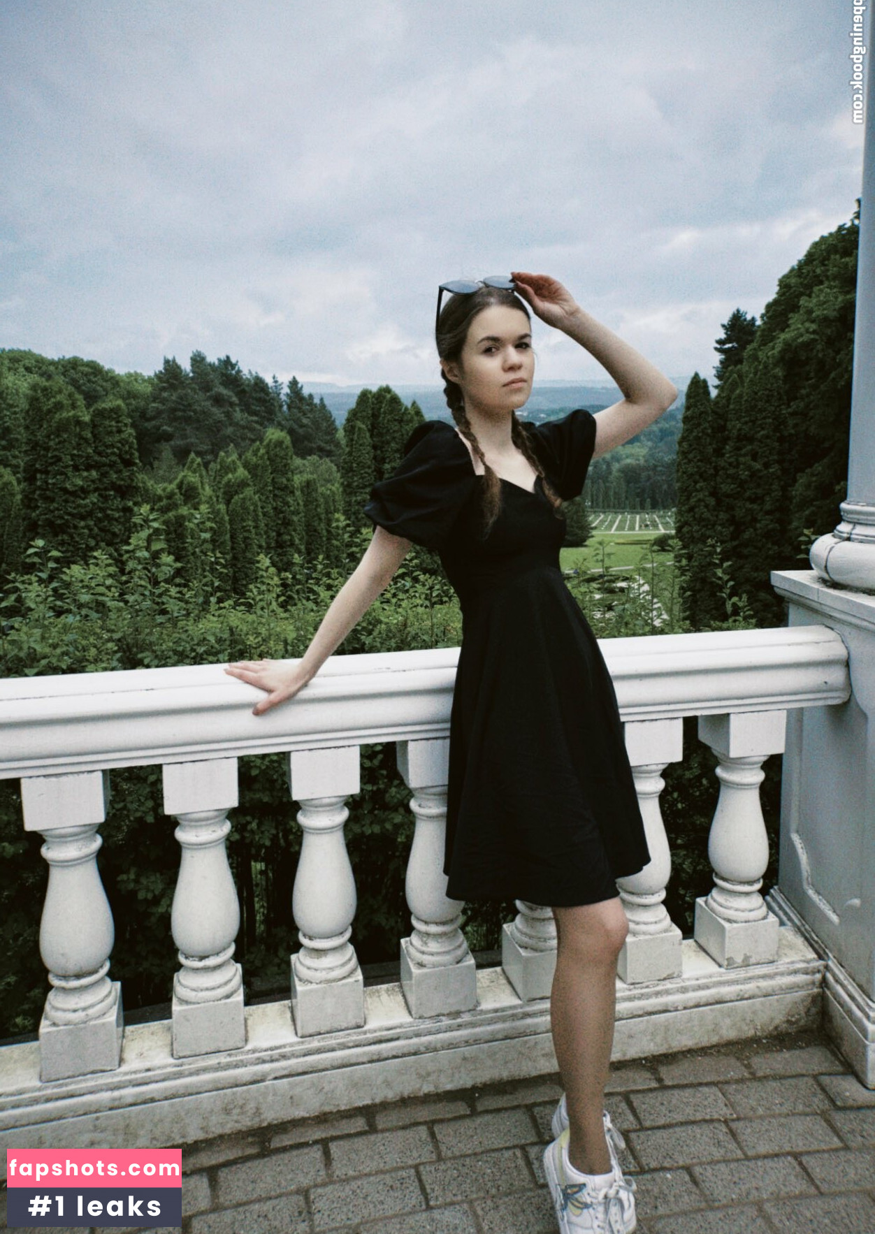 muzaavangarda nude babe gallery