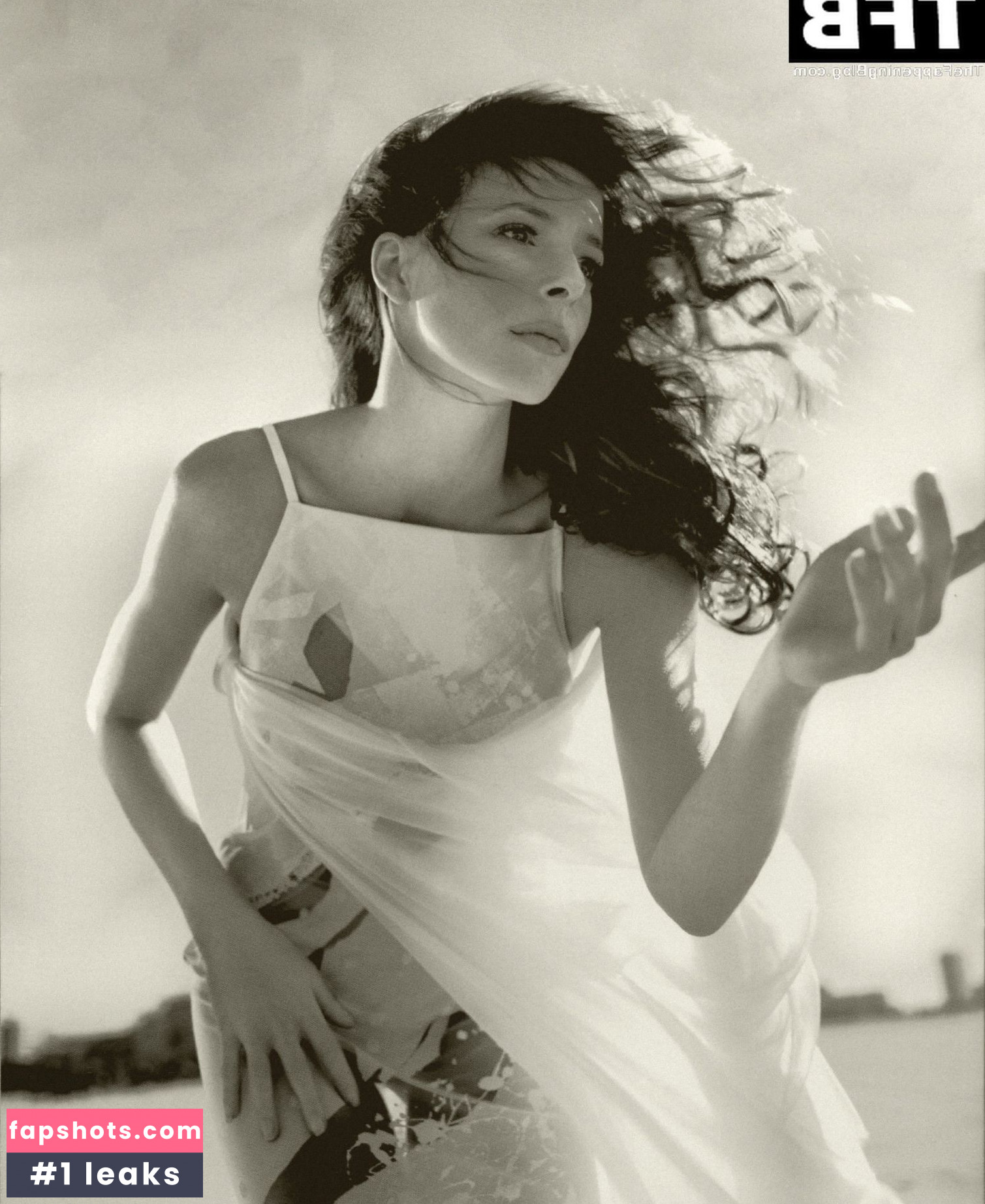 Mylène Farmer gallery photo #47