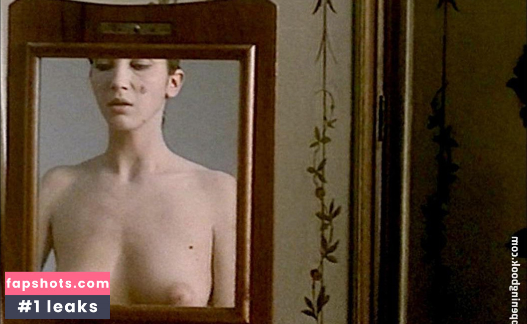 Myriem Roussel gallery photo #15