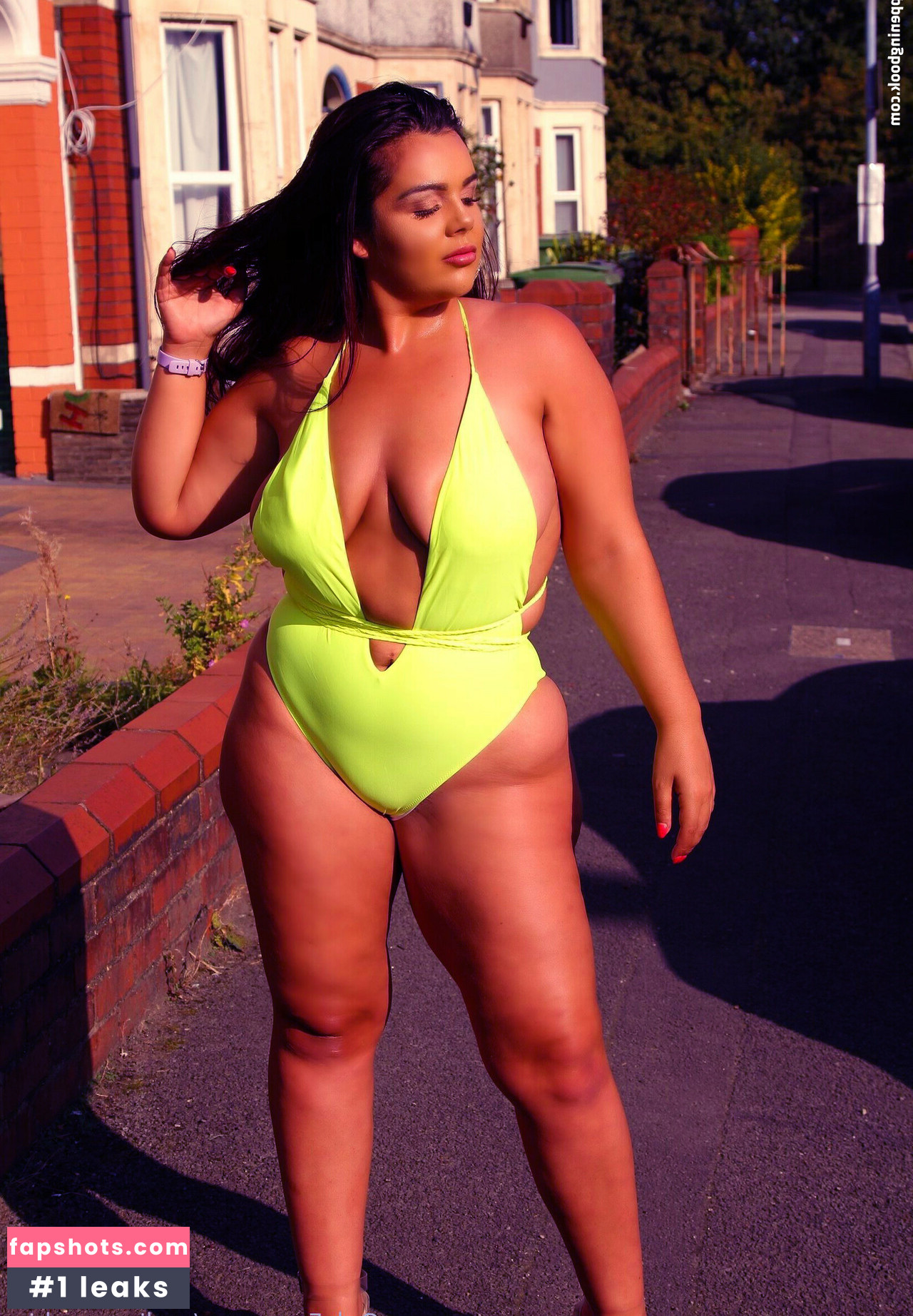 Nadia Sapphire gallery photo #3