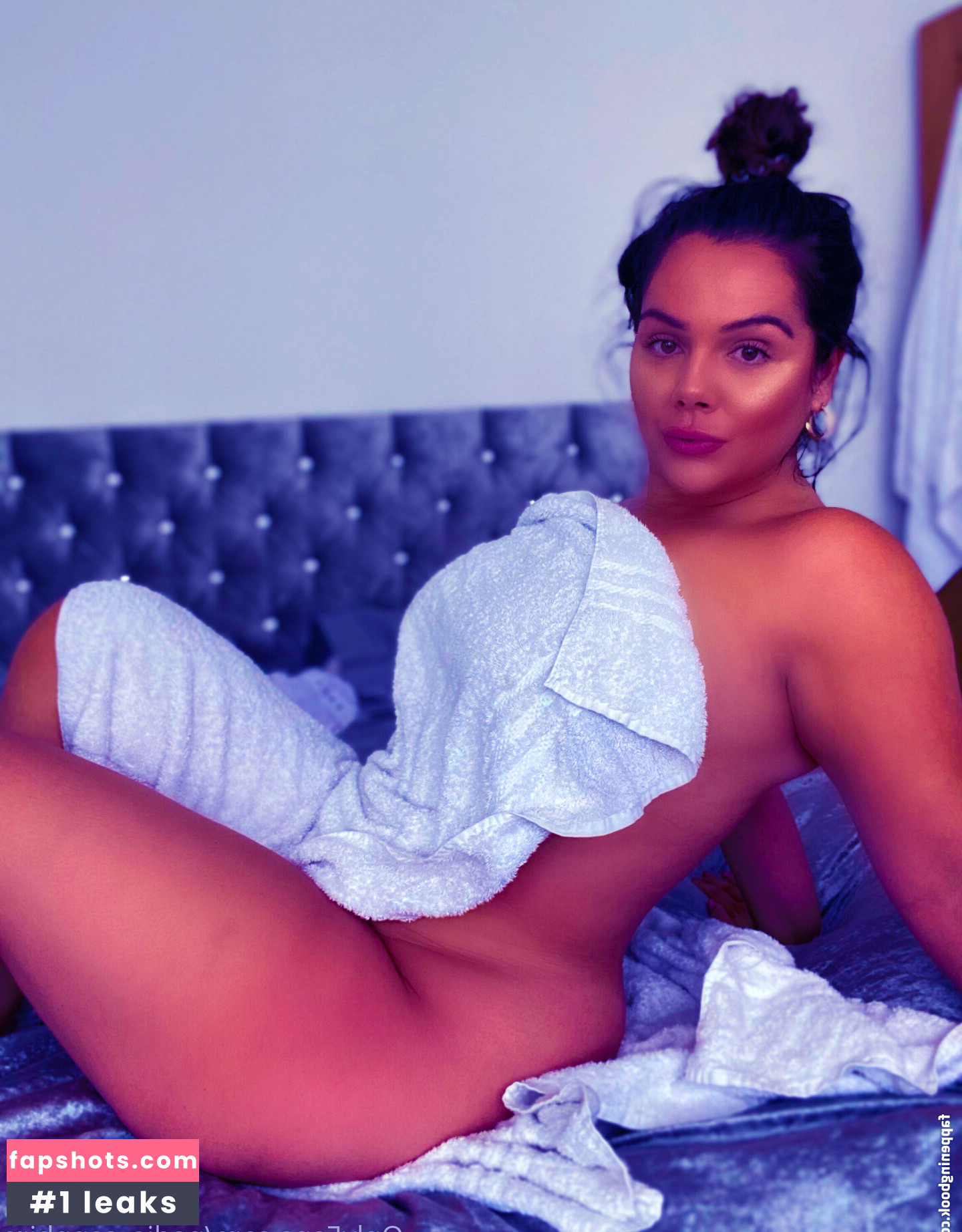 Nadia Sapphire gallery photo #4