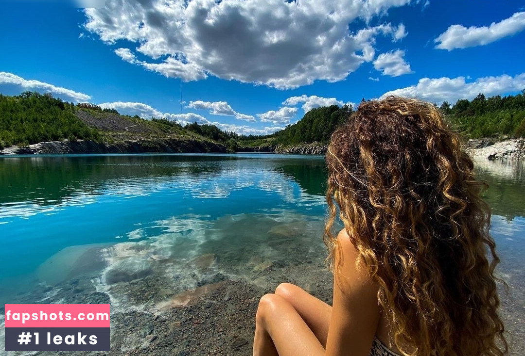 Nadine Menz gallery photo #37