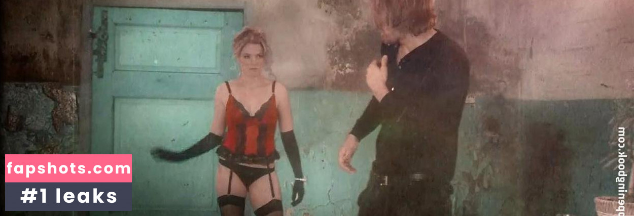 Nadine Petry gallery photo #5