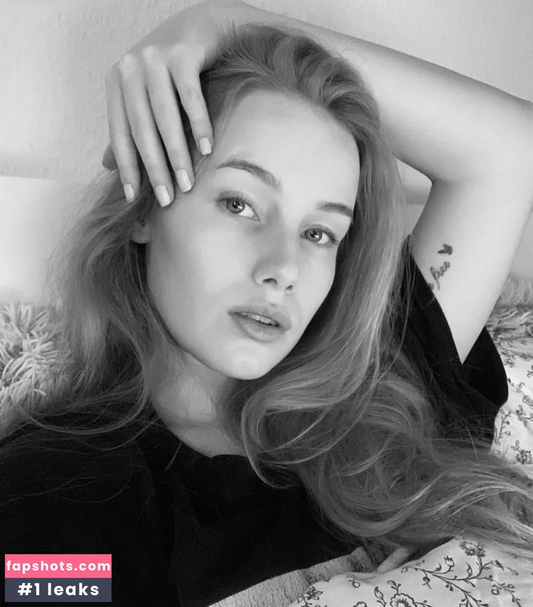 Nadine von relaxASMR gallery photo #11