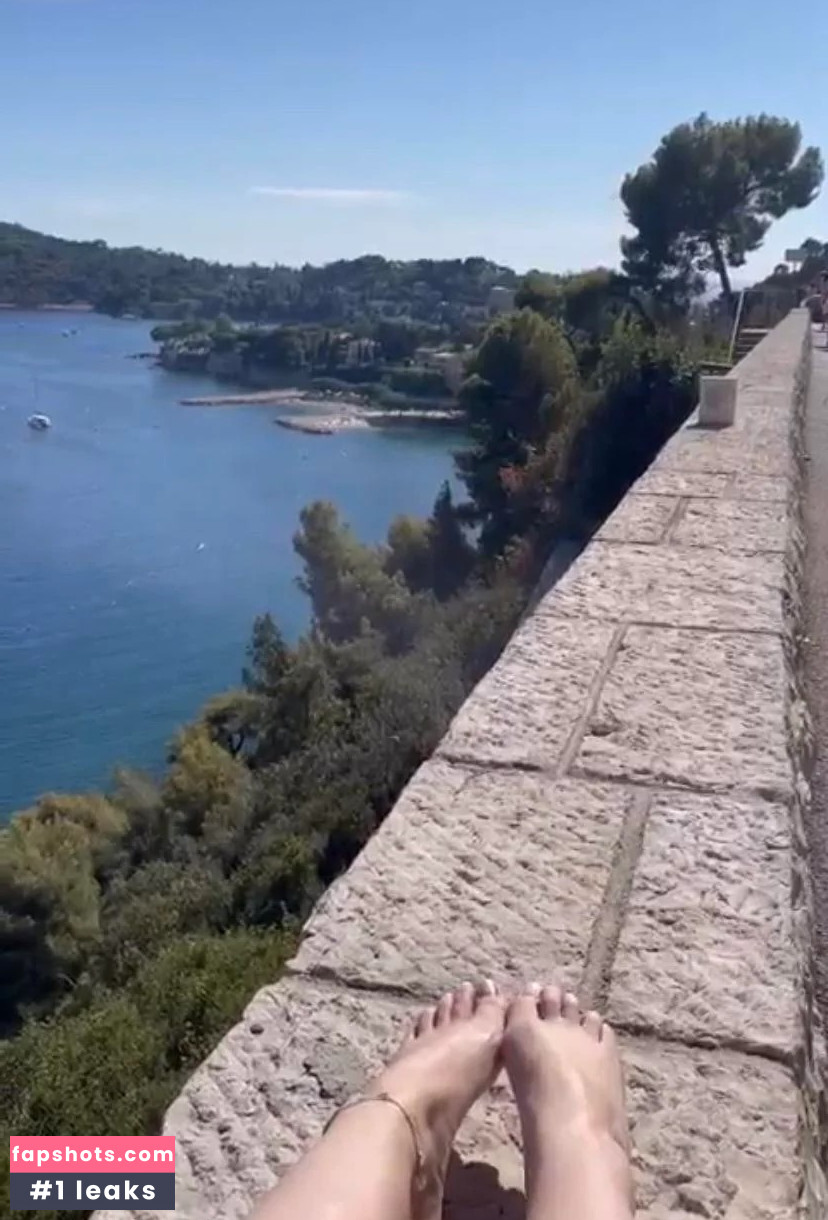 Nadine von relaxASMR gallery photo #5